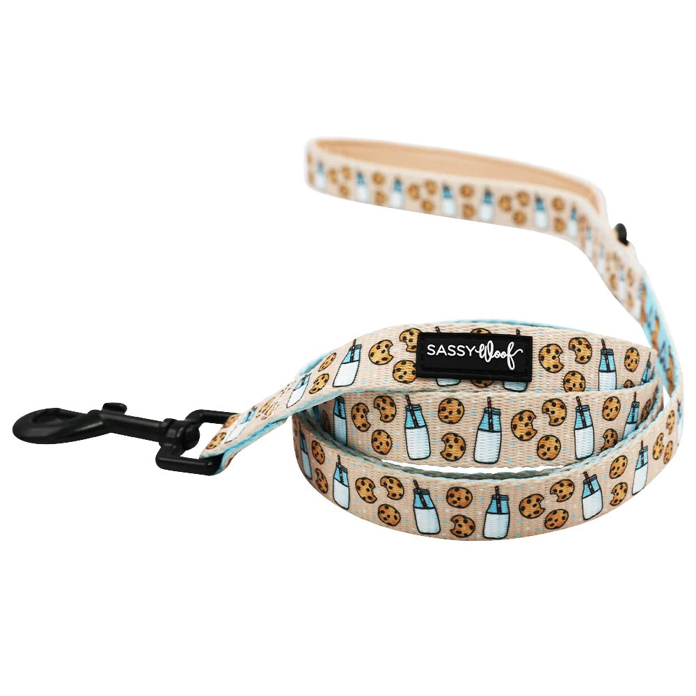 Sassy Woof Cookies Fur Santa Leash