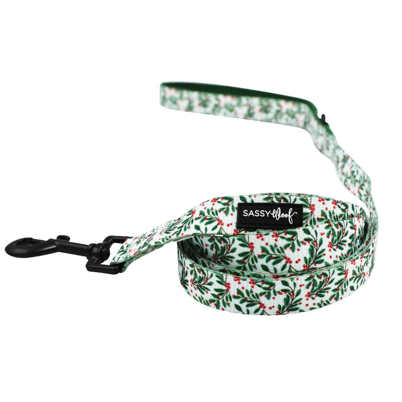 Sassy Woof Under The Mistletoe Leash