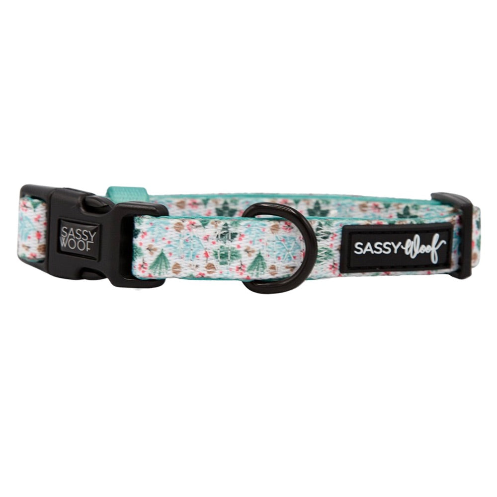 Sassy Woof Collar - Holly Jolly Doggy