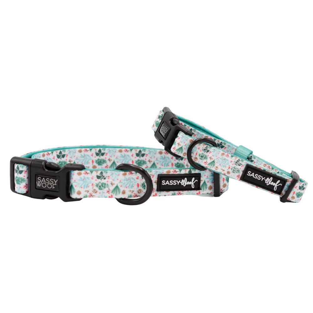 Sassy Woof Collar - Holly Jolly Doggy